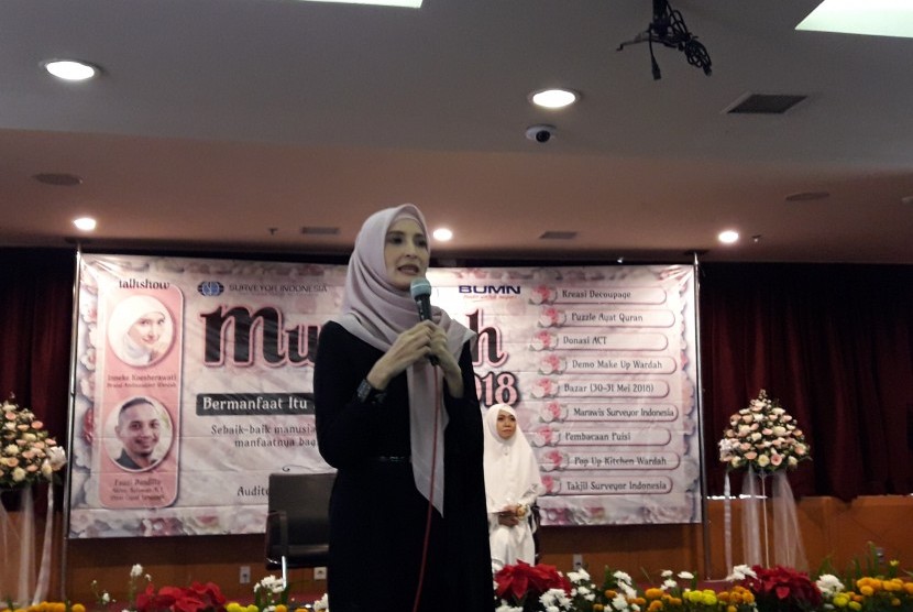 Inneke Koesherawati berbagi pengalaman dan inspirasi di acara Muslimah Fair 2018 yang diadakan oleh PTSI.