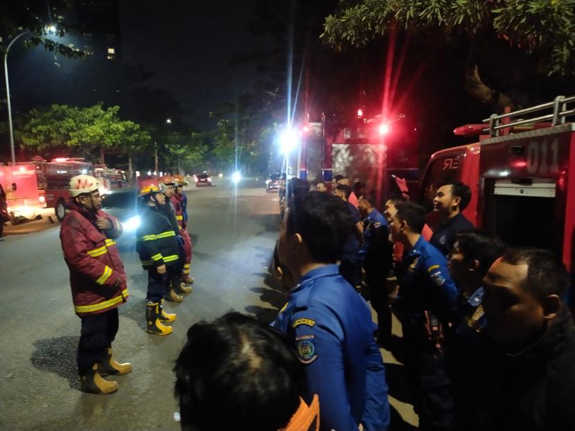 Insiden kebakaran terjadi di kawasan Jalan Masjid Nurul Huda RT/ RW 02/03, Kampung Kandang Sapi Lor, Kelurahan Pakualam, Kecamatan Serpong Utara), Kota Tangerang Selatan (Tangsel). Sejumlah bangunan habis diluluhlantakkan api dalam insiden tersebut.