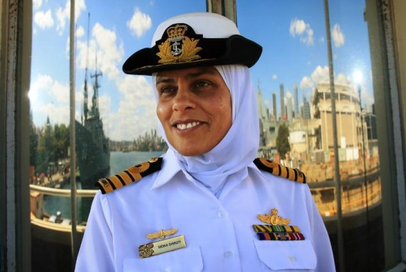 Insinyur persenjataan Angkatan Laut Australia (Royal Australian Navy) Kapten Mona Shindy.