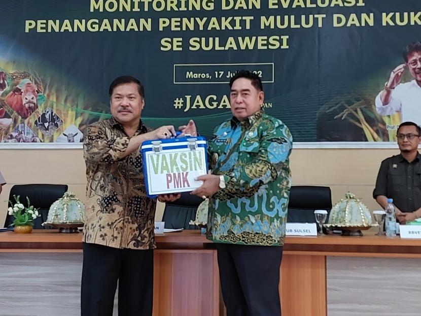 Inspektorat Jenderal Kementerian Pertanian (Itjen Kementan) melakukan monitoring dan evaluasi penanganan penyakit mulut dan kuku (PMK) di wilayah Sulawesi. 