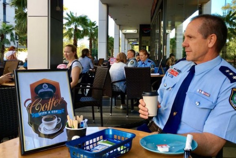 Inspektur Stuart Trevallion dari Kepolisian Redfern di Sydney, Australia saat Hari Ngopi Bareng Polisi.