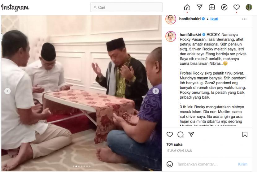 Instagram mantan menteri Tenaga Kerja Hanif Dhakiri @hanifdhakiri mengunggah foto Rocky Pasarani yang memutuskan menjadi seorang muslim.