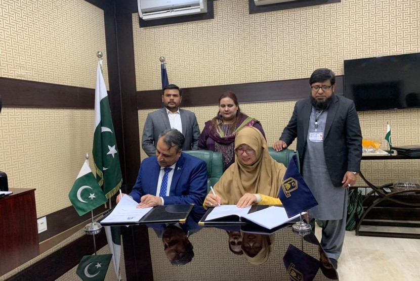 Institut Agama Islam Tazkia menandatangani kerja sama pendidikan dengan IUB Pakistan. 
