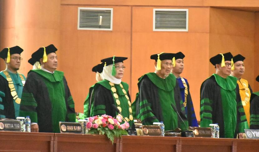 Institut Ilmu Al-Quran (IIQ) Jakarta menggelar upacara Wisuda Sarjana ke-24, Magister ke-17, Doktor ke-3 dan Dies Natalis ke-46 di Gedung Universitas Terbuka Convention Center (UTCC), Jalan Raya Pondok Cabe, Kecamatan Pamulang, Tangerang Selatan (Tangsel), Sabtu (16/9/2023).
