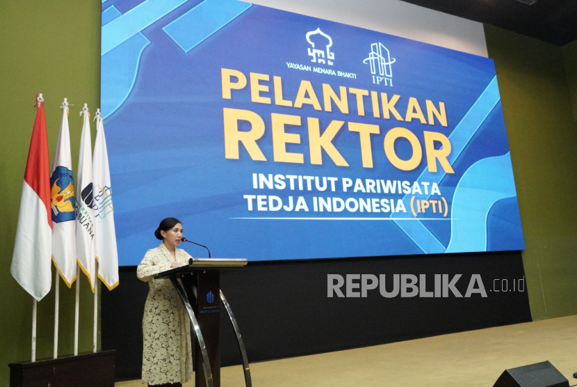 Institut Pariwisata Tedja Indonesia (IPTI) melantik rektor pertamanya dalam sebuah upacara yang digelar di Auditorium Gedung Tower Lt 7 Kampus Meruya, Universitas Mercu Buana (UMB) pada Jumat (8/11/2024). 