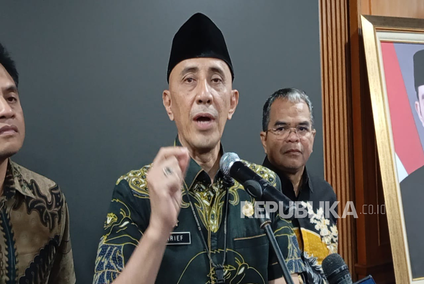 Institut Pemerintahan Dalam Negeri (IPDN) memberikan keterangan terkait salah satu calon praja asal Maluku Utara yang meninggal dunia saat mengikuti pendidikan dasar di IPDN Jatinangor, Jumat (10/10/2025). Mereka menyebutkan bahwa calon praja asal Maluku Utara meninggal dunia karena diduga serangan jantung.
