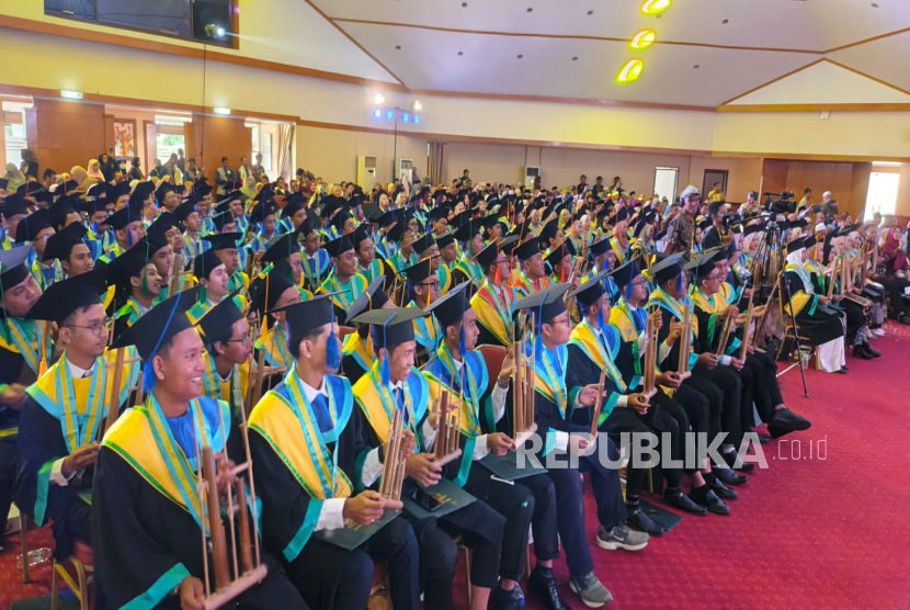 Institut SEBI Wisuda 171 Sarjana