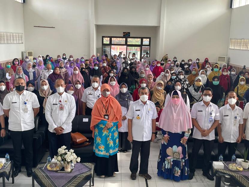 Institut Tazkian dan Pemprov Riau jalin kerja sama terkait pelatihan dan pendampingan sertifikasi halal bagi UMKM yang ada di Provinsi Riau.