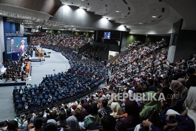 Institut Teknologi Bandung (ITB) menggelar Wisuda Ketiga Tahun Akademik (TA) 2024/2025, di Gedung Sasana Budaya Ganesha (Sabuga) ITB, akhir pekan lalu