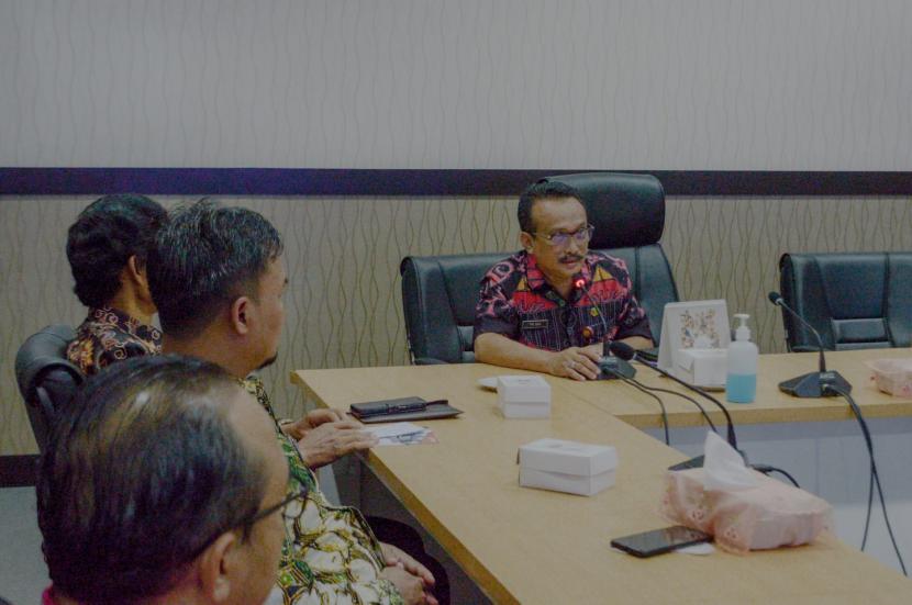 Institut Teknologi dan Bisnis Muhammadiyah Purbalingga (ITBMP) melakukan audiensi bersama Bupati Purbalingga yang diwakili Kepala Dinas Pendidikan dan Kebudayaan Purbalingga di Ruang Rapat Bupati, Kamis (29/12/22). 
