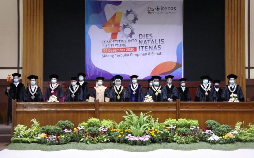 Institut Teknologi Nasional (Itenas) Bandung menginjak usia 48 tahun, Senin (14/12). Menurut Rektor Itenas, Meilinda Nurbanasari, karena masih masa pandemik covid-19 yang belum berakhir, acara seremonial dies natalis tahun ini dilakukan secara virtual.