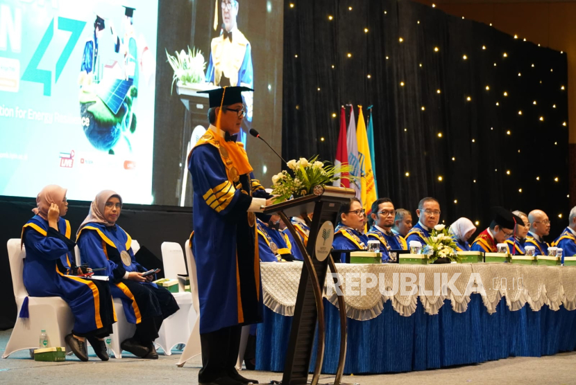 Institut Teknologi PLN mendorong para lulusan untuk menjadi penggerak energi hijau.