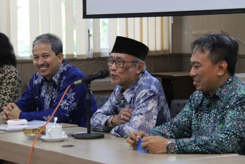 Institut Teknologi Sepuluh Nopember (ITS) Surabaya mengundang Komunitas Peduli Surabaya Rek Ayo Rek (RAR) dan pemerhati lingkungan untuk mendiskusikan masalah lingkungan, Selasa (12/4)