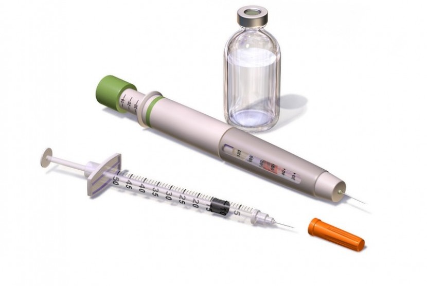 Insulin syringe and pen for diabetic patient (animation)