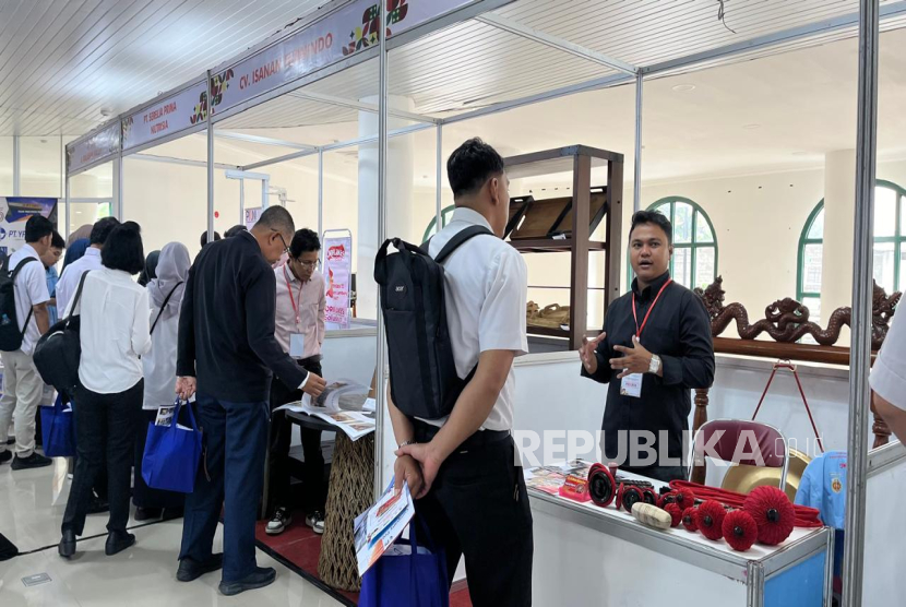 Interaksi OPD dan pelaku UMKM dalam acara Business Matching Gerakan Bangga Buatan Jogja (GBBJ). 