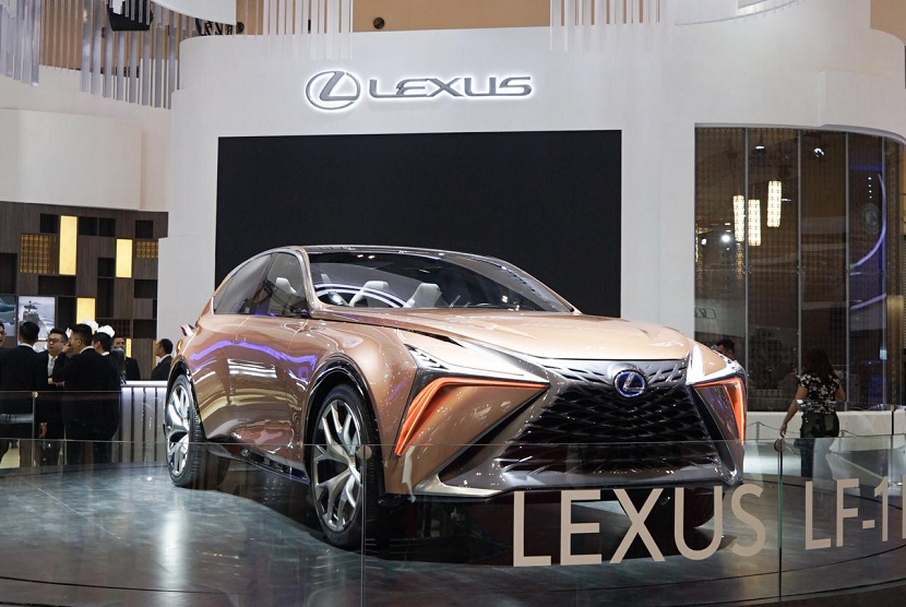 Interior Lexus LF-1 Limitless Concept.