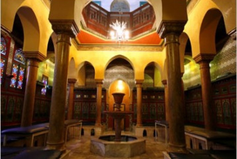 Interior Masjid Agung Paris