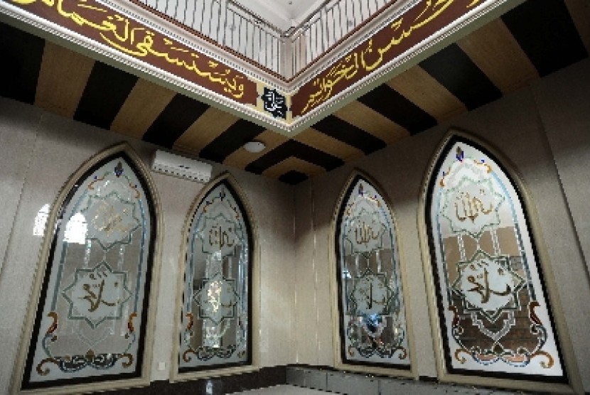 Interior Masjid asy-Syuhada, Jakarta Selatan.