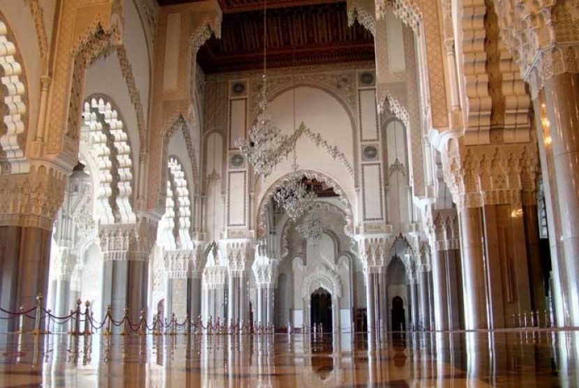 Interior Masjid Hassan II Maroko.
