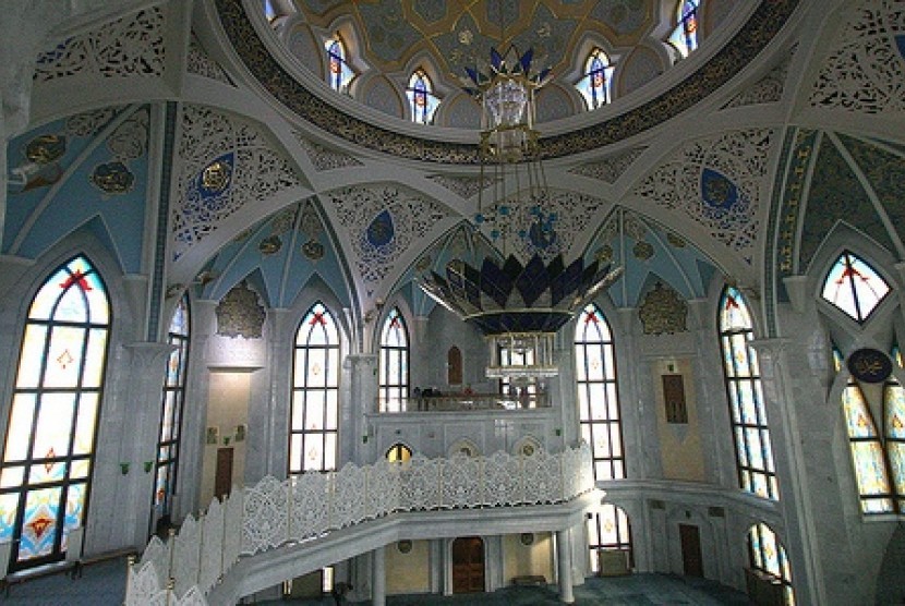 Interior Masjid Kul Sharif di Kazan, Rusia.