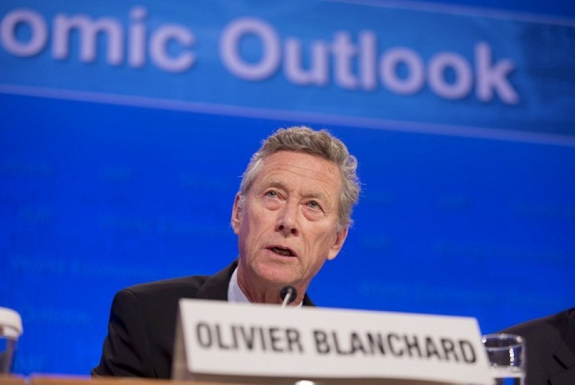 International Monetary Fund Economic Counsellor and Director of the Research Department, Olivier Blanchard answers a question during a joint press conference on the World Economic Outlook at the IMF Headquarters in Washington, April 16, 2013. 