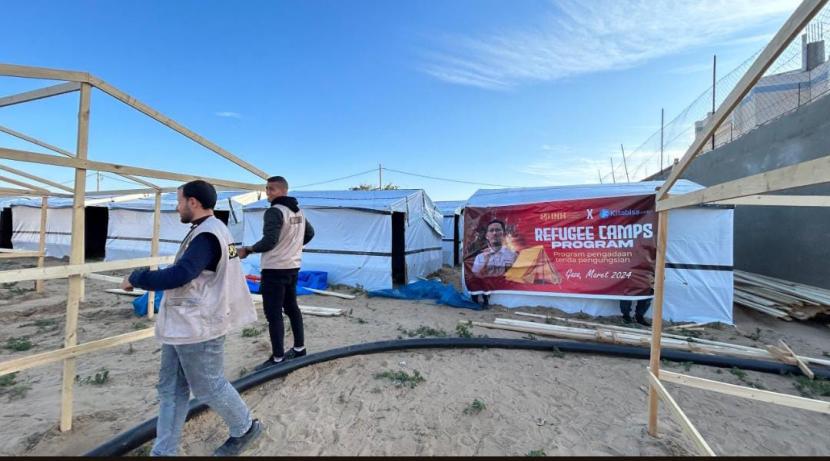 International Networking for Humanitarian (INH) membangun 200 tenda pengungsian untuk warga di Mawasi, Khan Younis, selatan Gaza. Tenda ini telah meringankan beban warga Gaza yang harus meninggalkan rumah mereka dalam kondisi hancur dan entah harus mengungsi kemana.