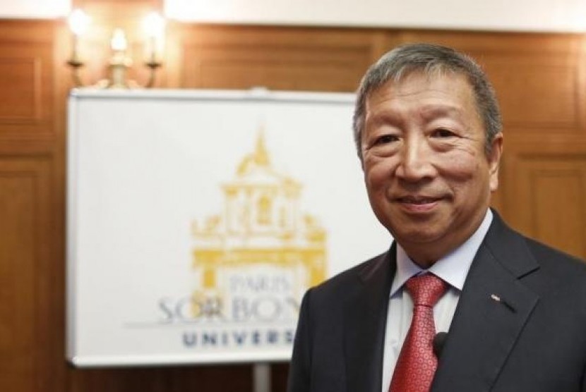International Olympic Committee (IOC) member and First Vice President Ser Miang Ng attends a news conference to announce a bid for the IOC presidency at the Sorbonne in Paris May 16, 2013.
