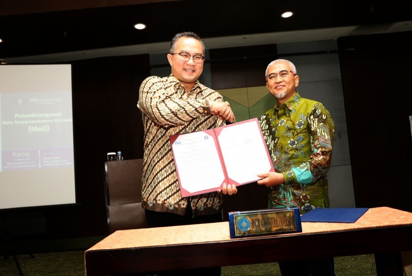 IPB meneken kerja sama dengan PT Pertani dan PDAM Tirta Kahuripan Kabupaten Bogor.
