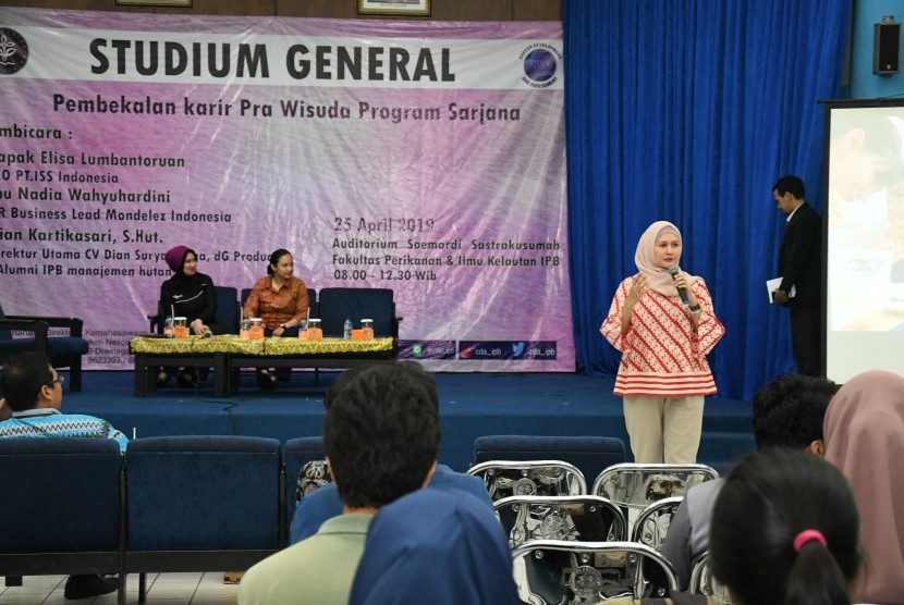 IPB menggelar Studium Generale  Pra Wisuda di Gedung Auditorium Soemardi Sastrakusumah, Kampus IPB Dramaga, Bogor, Kamis (25/4). 