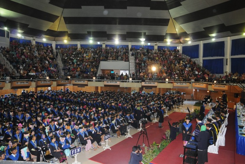 IPB mewisuda 800 lulusannya, 18 Maret 2015