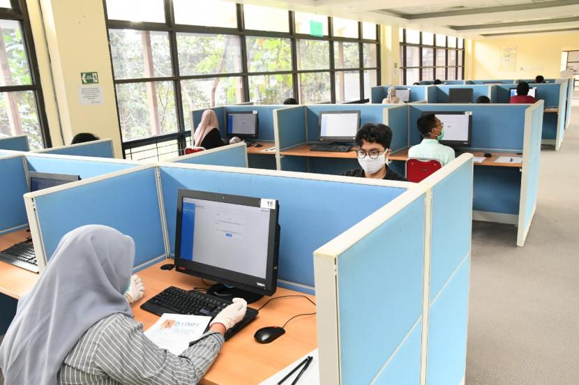 Ketua Pelaksana Eksekutif Lembaga Tes Masuk Perguruan Tinggi (LTMPT) Budi P Widyobroto mengatakan Ujian Tulis Berbasis Komputer (UTBK) tahun 2021 akan sama seperti tahun 2019. UTBK 2021 akan memiliki tes kompetensi akademik (TKA) dan tes potensi skolastik (TPS).