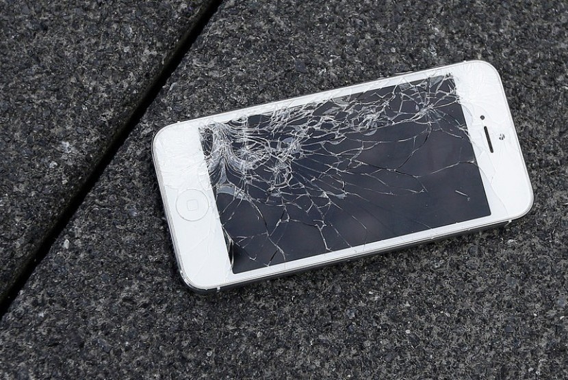 iPhone yang rusak