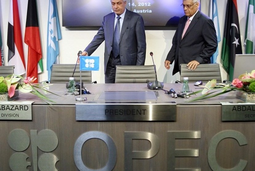 Iraq's Oil Minister and OPEC president Abdul Kareem Luaibi (left) and OPEC Secretary General Abdallah al-Badri arrive for a news conference after a meeting of OPEC oil ministers at OPEC's headquarters in Vienna, June 14, 2012. Iraq still sits as one of the