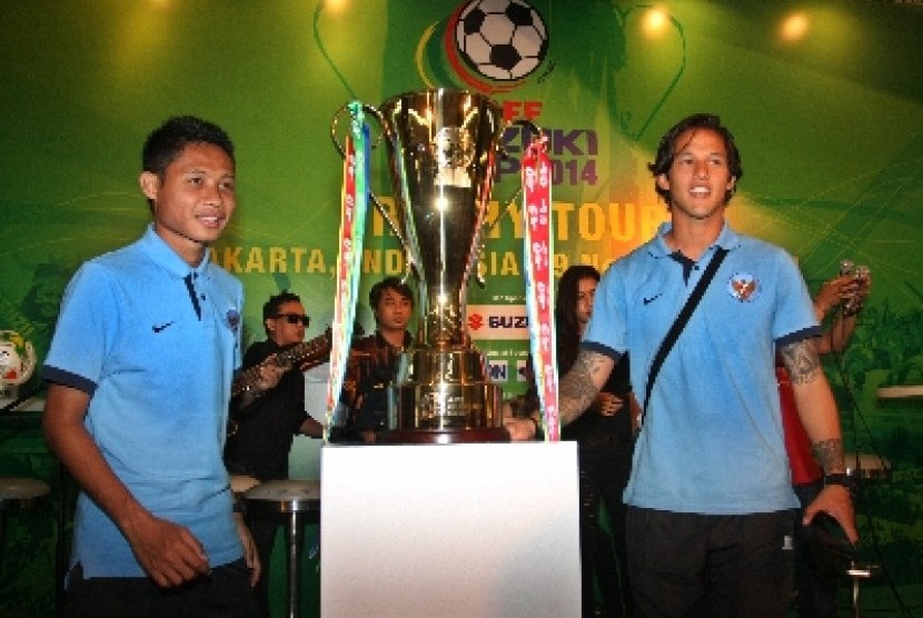 Irfan Bachdim (kanan) dan Evan Dimas Darmono (kiri).