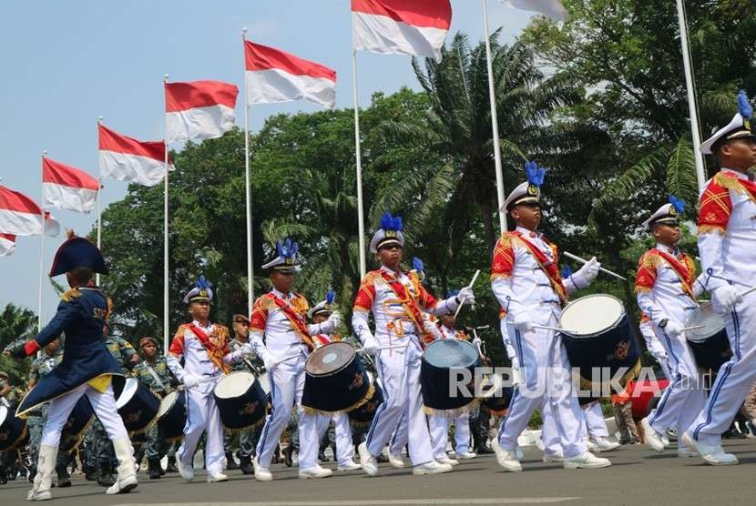 Iring-iringan pawai obor Asian Para Games 2018.