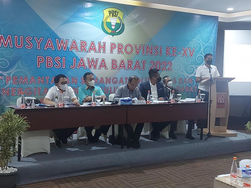 Irjen Pol Dr Akhmad Wiyagus memberikan sambutan usai terpilih kembali menjadi Ketua PBSI Jawa Barat periode 2022-2026 dalam Musyawarah Provinsi Kamis (12/5/2022) malam di Bandung.