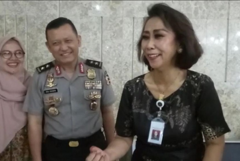 Irjen Pol Ike Edwin berbincang dengan Ketua Pansel Capim KPK Yenti Ganarsih 