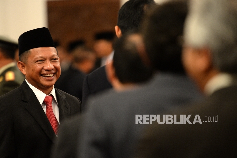 Irjen Pol Tito Karnavian menerima ucapan selamat dri rekan usai mengikuti pelantikan Kepala BNPT oleh Presiden Joko Widodo di Istana Negara, Jakarta, Rabu (16/3).