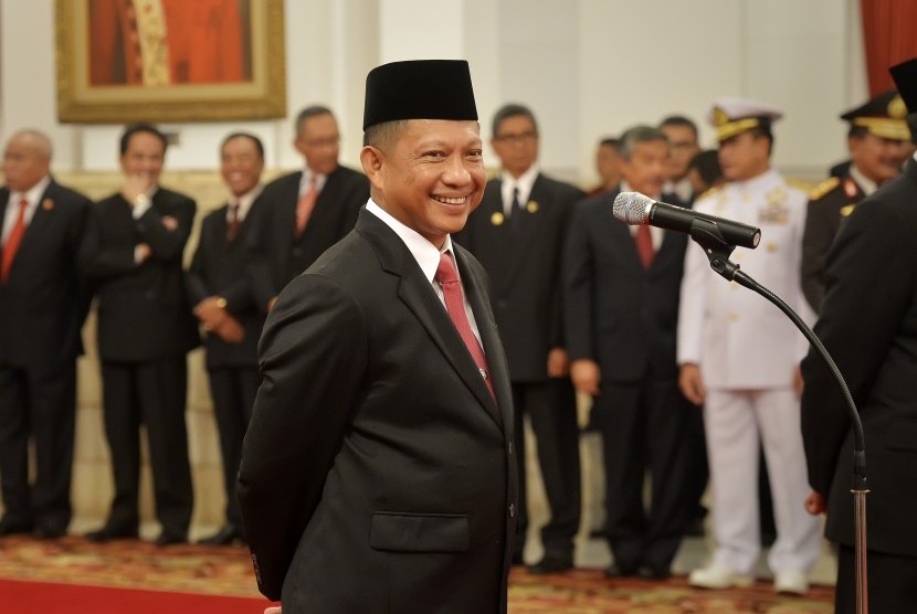 Tito Karnavian mengikuti upacara pengucapan sumpah jabatan sebagai Kepala Badan Nasional Penanggulangan Terorisme (BNPT) yang dipimpin oleh Presiden Joko Widodo di Istana Negara, Jakarta, Selasa (16/3).