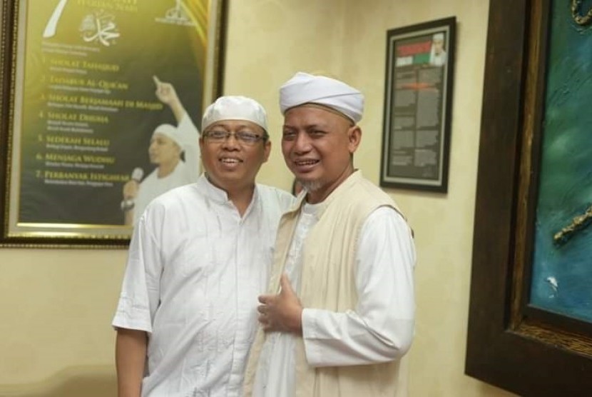 Irwan Kelana dan Ustaz Arifin Ilham.