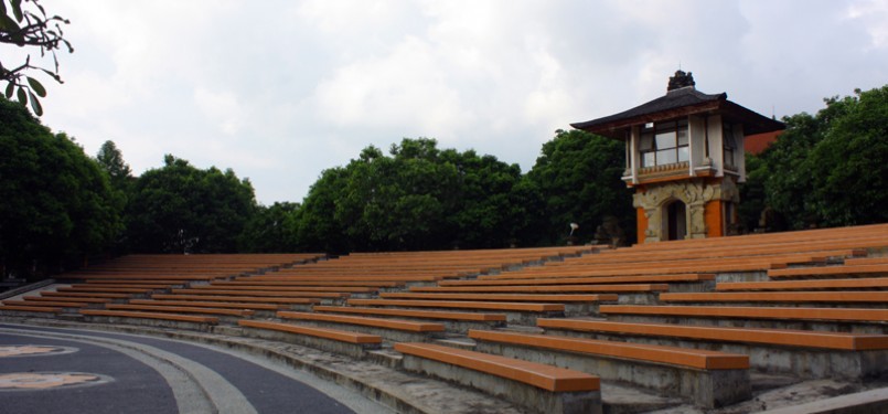  ISI campus in Bali has an open theater (photo file).