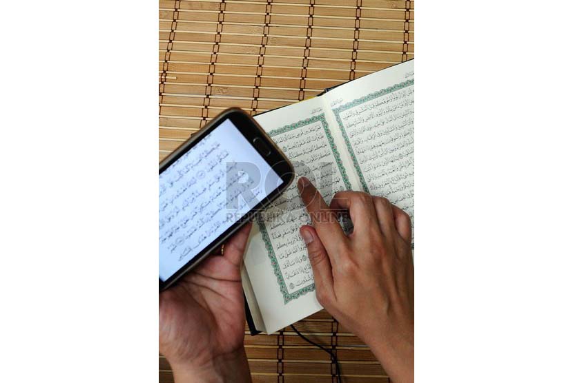 Islam dan gadget. (Republika/ Tahta Aidilla)