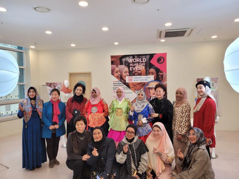 Islamic Fashion Institute (IFI) tampil sebagai tuan rumah World Hijab Day Zoomference.