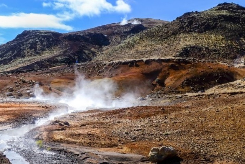 Islandia bor kantung magma guna dapatkan sumber listrik. Ilustrasi