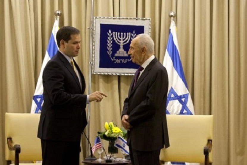 Israel's President Shimon Peres, center right, speaks with US Sen. Marco Rubio, R-Fla. (left) during their meeting in the President's residence in Jerusalem, Wednesday, Feb. 20, 2013. Rubio is on a visit to the region. 