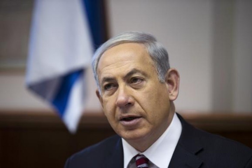 Israel's Prime Minister Benjamin Netanyahu attends the weekly cabinet meeting in Jerusalem January 26, 2014.