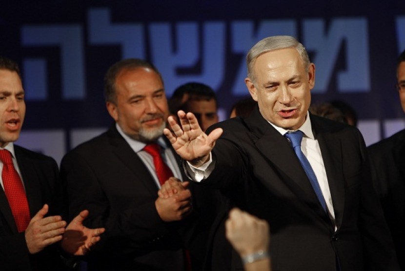 Israel's Prime Minister Benjamin Netanyahu, right, and former Foreign Minister Avigdor Lieberman greet their supporters in Tel Aviv, Israel, Wednesday, Jan. 23, 2013. 