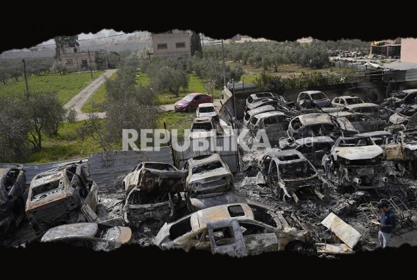 Israel terus melakukan aneksasi di Tepi Barat dengan menghancurkan rumah dan kendaraan milik warga Palestina. 