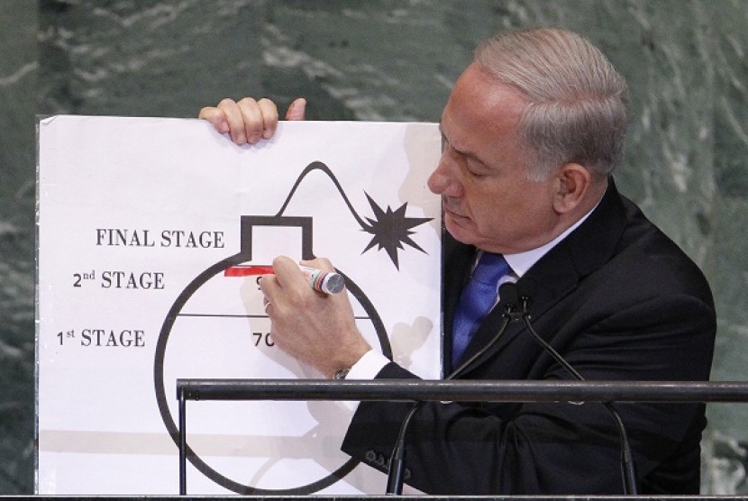 Israeli Prime Minister Benjamin Netanyahu draws a red line on a graphic of a bomb as he addresses the 67th United Nations General Assembly at the U.N. headquarters in New York September 27, 2012. Netanyahu drew his 