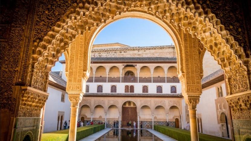 Istana Al Hambra Andalusia Spanyol. Kekuatan Islam di Andalusia Spanyol runtuh karena persoalan internal umat 